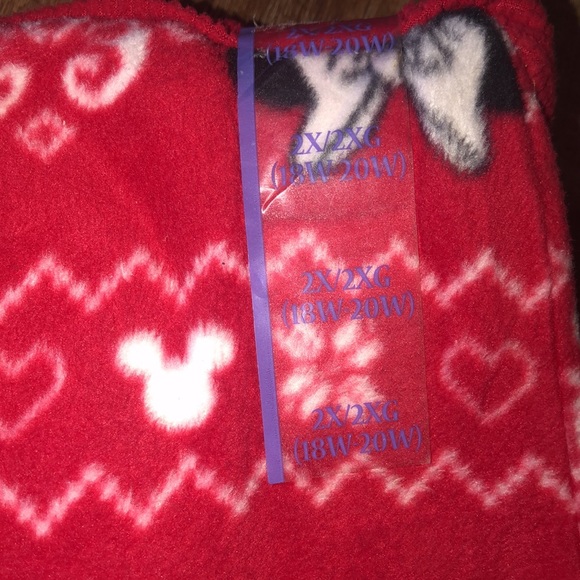 Disney PJs NWT Red Embroidered Snow Soft Thermal Shirt and Pants Set size 2X - Picture 7 of 7